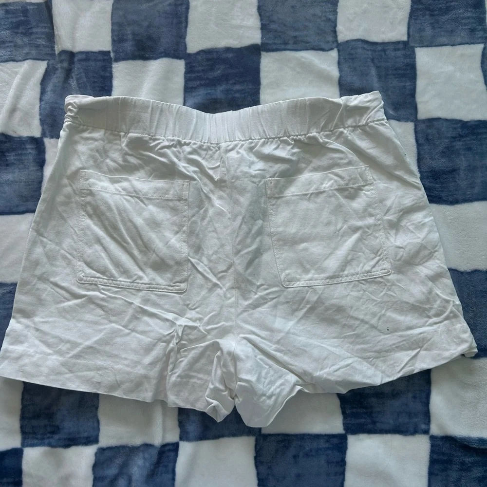 Banana Republic Women's High Waist White Shorts - Picture 3 of 3